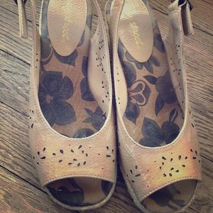 Women’s easy street sandals